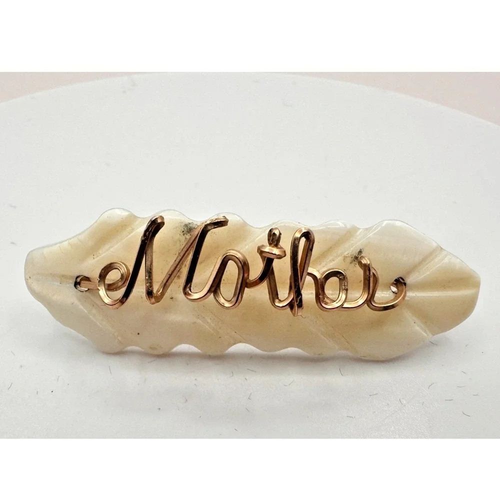 VTG 90s Script Mother Gold Tone Wire Wrapped Mother of Pearl Shell Brooch‎ Pin